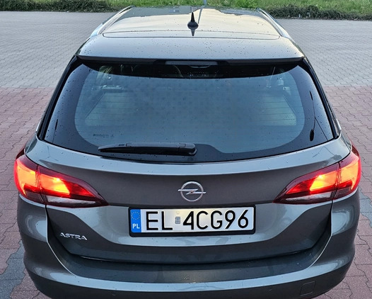 Opel Astra cena 40300 przebieg: 127089, rok produkcji 2018 z Łask małe 529